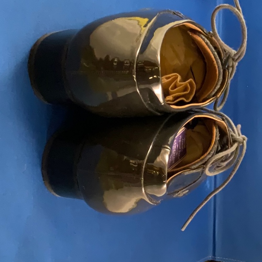 Shoes - Picture 2 of 3
